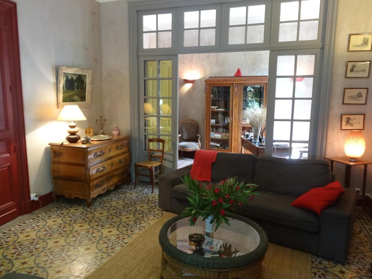 Les Remparts Bed & Breakfast กาเปสตอง ภายนอก รูปภาพ