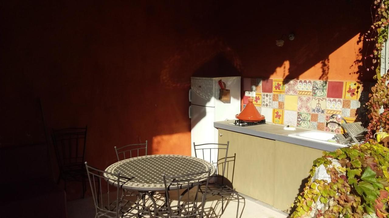 Les Remparts Bed & Breakfast กาเปสตอง ภายนอก รูปภาพ
